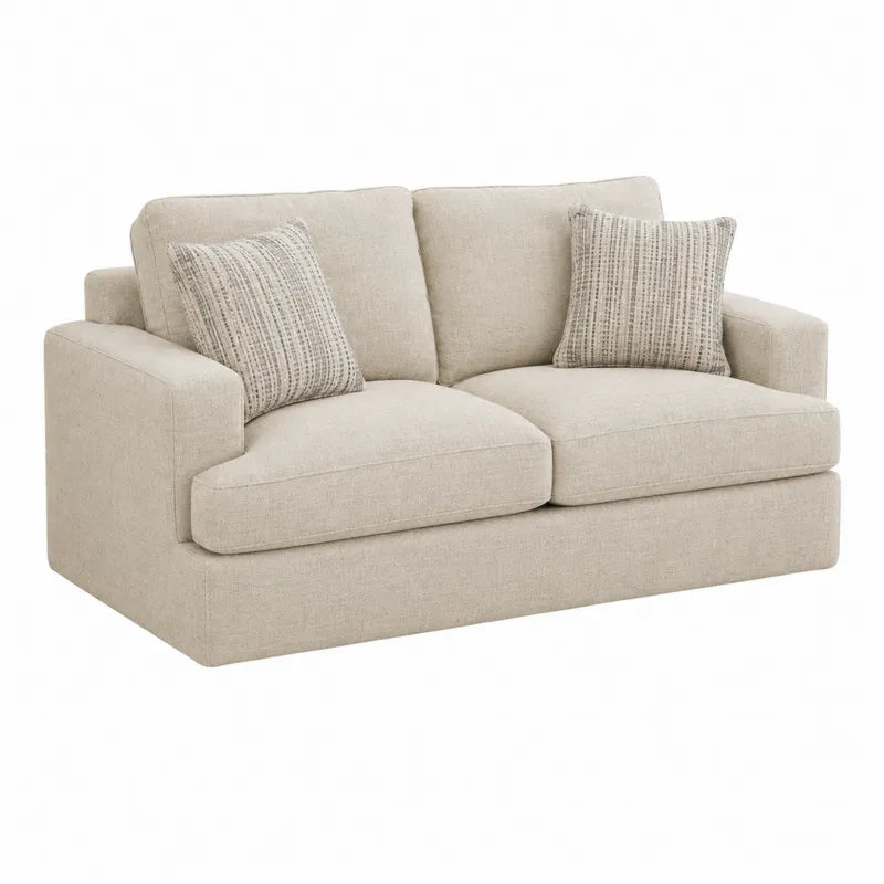 Sofa dwuosobowa z tkaniny lnianej w beżowym kolorze z poduszkami